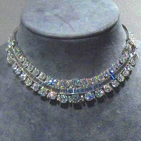 Van Cleef Arpels Diamond, Tiara Necklace, Belgian Congo, Bijoux Art Nouveau, Champagne Taste, Diamond Tiara, Expensive Jewelry Luxury, Jewellery Indian, Royal Jewels