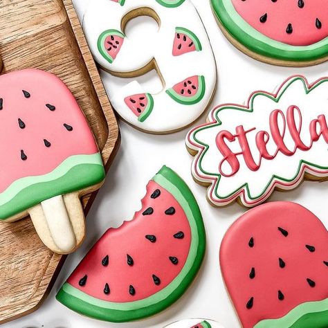 Watermelon Birthday Cookies, Watermelon Royal Icing Cookies, Watermelon Decorated Cookies, Watermelon Cookies Decorated, Summer Decorated Cookies, Summer Cookies Decorated, Watermelon Treats, Watermelon Sugar Cookies, Royal Icing Recipes