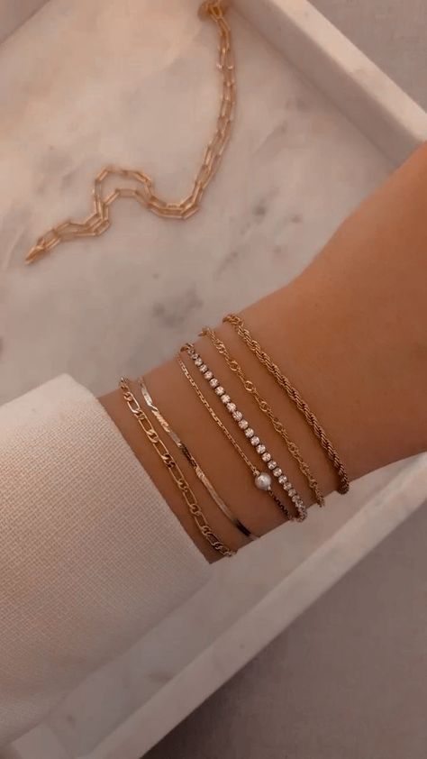 Valentine Bracelets, Valentines Bracelets, Jewelry Accessories Ideas, Dope Jewelry, Jewelry Lookbook, Jewelry Photography, Hand Jewelry, Girly Jewelry, Jewelry Inspo