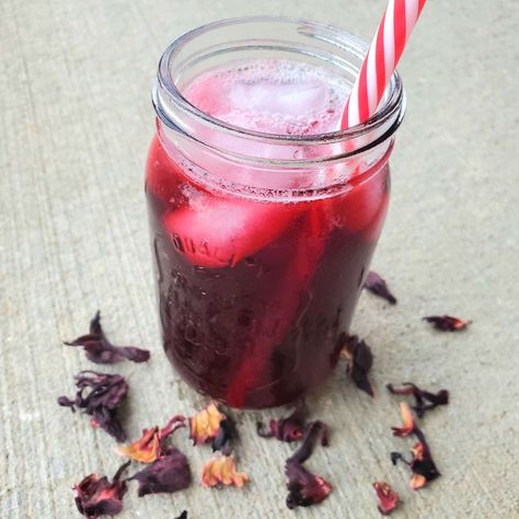 Agua de Jamaica (Iced Hibiscus Tea) Recipe Hibiscus Water Recipe, Iced Hibiscus Tea, Hibiscus Tea Recipe, Jamaica Drink, Fresca Drinks, Cranberry Tea, Dried Hibiscus Flowers, Sweet Tart, Agua Fresca