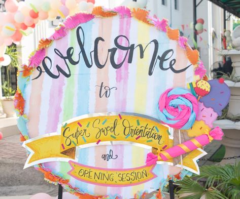 Orientation Board Ideas, Welcome Board Decoration Ideas, Nursery Education Ideas, Softboard Ideas, Easel Ideas, Farewell Decorations, Selfie Stand, Grandparents Day Crafts, School Board Decoration