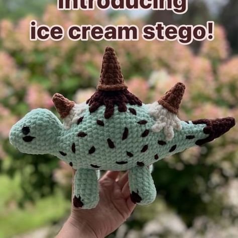 Leah | Emerald Rose Crochet (@emeraldrosecrochet) • Instagram photos and videos Bananasaurus Crochet Pattern, Cute Banana, Rose Crochet, 1000 Followers, Quick Crochet Patterns, Crochet Food, Quick Crochet, Fun Cute, No Sew