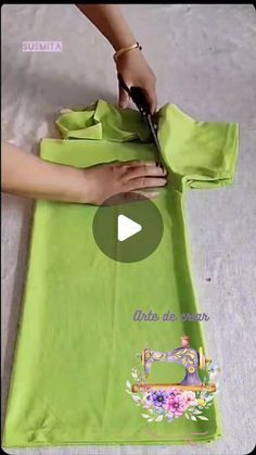 Syprosjekter For Nybegynnere, Diy Cut Shirts, Diy Clothes Hacks, Diy Fashion Scarf, Sewing Machine Basics, Sewing Easy Diy, Diy Clothes Videos, Sewing Clothes Women, Sewing Tutorials Clothes