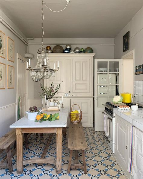 Homes In France, Interior Vintage, Casa Vintage, French Kitchen, Room Deco, Interior Inspo, Home Decor Tips, House Inspo, Dream Home Design