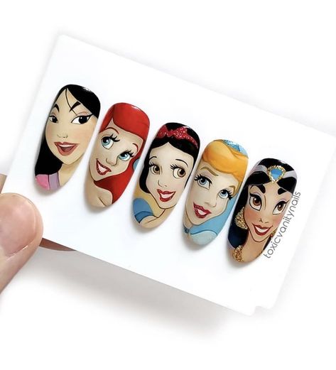 Princess Nail Art, Alice In Wonderland Nails, Disney Princess Nails, Disney Christmas Nails, Cartoon Nail Designs, Disney Nail Designs, Disney Inspired Nails, Pop Art Nails, Cartoon Nails