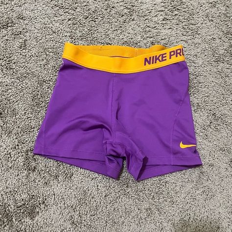 Nike Shorts Dance Wear Outfits, Casual Baddie, Shorts Nike Pro, Strawberry Soda, Running Outfits, Sportswear Outfits, Nike Clothing, Kawaii Y2k, Cute Nike Outfits