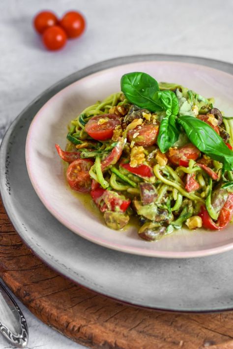 Romige courgetti met avocado saus - Saudalicious Recept Pasta Oven, Autumn Recipes, Keto Lunch, Carb Recipes, Couscous, Fall Recipes, Low Carb Recipes, Broccoli, Healthy Food