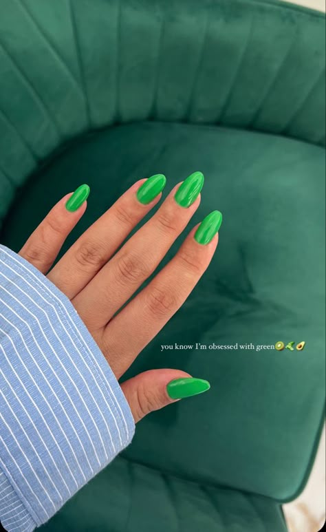 Inspo Nails 2022, Kelly Green Nails, Green Nails Spring, Bright Green Nails, Green Nails Summer, Green Summer Nails, Lady Nails, Lime Green Nails, Summer Nails Almond