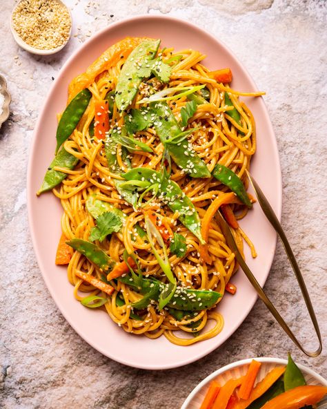 Vegetarian Sesame Peanut Ginger Noodles - Vegetarian 'Ventures Huhot Recipe, Ginger Noodles, Sesame Peanut Noodles, Peanut Noodles, Meat Free Recipes, Frozen Green Beans, Making Pasta, Pasta Night, Kitchen Bowls