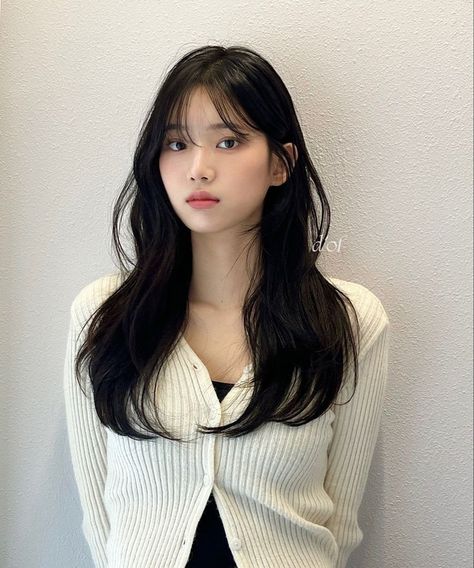 Korean Long Hair, Haircut For Big Forehead, Asian Haircut, Hair Style Korea, Hair Inspiration Long, Bangs With Medium Hair, Hairstyles For Layered Hair, Haircuts For Medium Hair, Haircuts Straight Hair