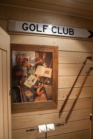 High Shelf Decorating, Golf Man Cave, Golf Lounge, Sport Bar Design, Golf Wall Decor, Golf Bar, Diy Golf, Espresso Furniture, Golf Room