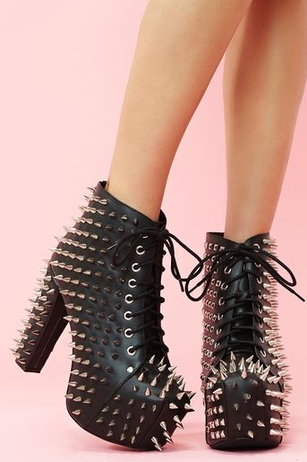 Lita Spike Platform Boot by Jeffrey Campbell via nastygal.com. So BADASS! I get my foot back, these are serious contenders for the 1st pair of shoes I am splurging on. Goth Shoes, Shoes Quotes, Womens Black Booties, Gothic Shoes, Shoes Ideas, Couple Shoes, Fila Shoes, Black Platform Boots, Platform High Heels