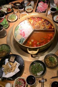 Hot Pot Aesthetic, Spicy Hotpot, Tomato Pot, Hot Pot At Home, Spicy Hot Pot, Hot Pot Restaurant, People Food, Egg Yolks, Food Out