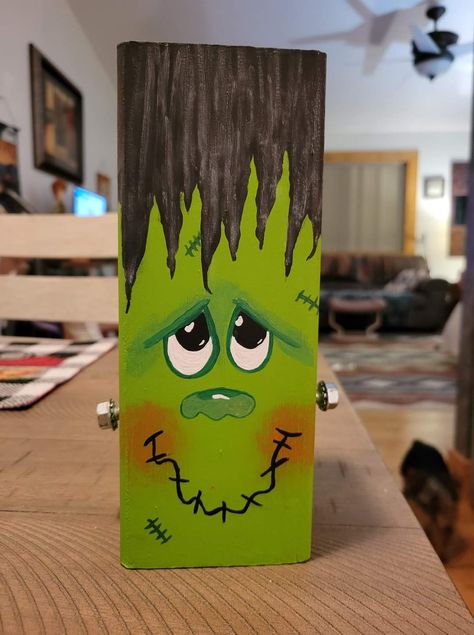 Crafts With Bricks, Wood Projects Halloween, Halloween Painted Wood Boards, Painted Scarecrows On Wood, Witch Faces Painted On Wood, Halloween Wood Projects, Day Bed Room, Wooden Frankenstein Diy, Halloween Crafts To Make