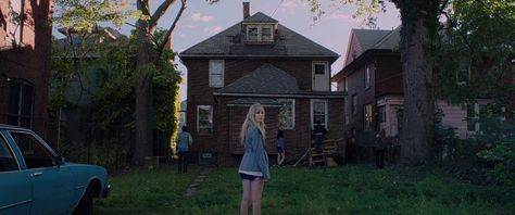 It Follows Movie, The Babadook, Maika Monroe, Horror Movies Scariest, It Follows, Best Horror Movies, Movie Shots, Film Grab, Cary Grant