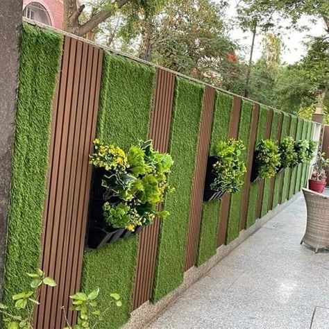 Green Wall Design, Artificial Grass Wall, Artificial Green Wall, Garden Wall Designs, Vertical Garden Design, Compound Wall, Grass Wall, Easy Landscaping, Walled Garden