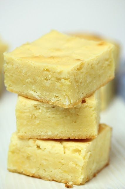 Lemon Blondies, Chocolate Lemon, Coconut Cheesecake, Sweet Bar, Blondies Recipe, Greek Desserts, Lemon Coconut, Cheesecake Bites, Lemon Cheesecake