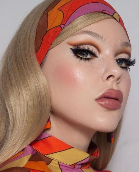 60s Makeup Looks, Disco Hair And Makeup, 70s Disco Hair, 70s Make Up, 70’s Makeup, Dramatic Winged Eyeliner, Retro Makeup Looks, 1960s Makeup, Hippie Makeup