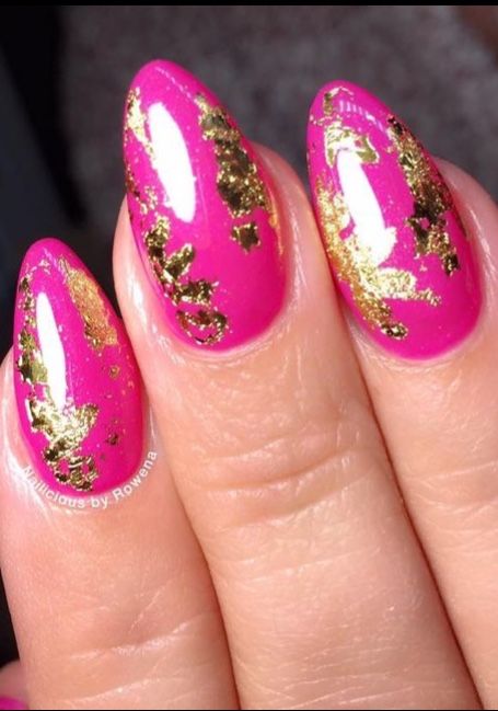 Hot pink and gold leaf nails Pedicure Ideas Gold, Gold Leaf Nails, Pink Foil Nails, Trendy Pedicure, Pink Gold Nails, Leaf Nails, Pink Pedicure, Gold Gel Nails, Hot Pink And Gold