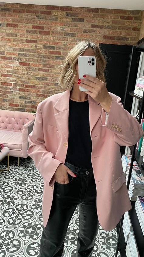 emmarosestyle on Instagram: AD Blush Pink & Leather 🦩mixing some colour into my SS22 wardrobe with @netaporter (check out the full edit on EMMAROSESTYLE.COM)… Pink Leather Blazer, Blush Leather Jacket, Emma Rose, Blazer Outfit, Leather Blazer, Pink Leather, New Style, Capsule Wardrobe, Blush Pink