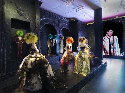 Zandra Rhodes Punk Chaos To Couture, Chaos To Couture, Punk Love, Image Film, Art Costume, Fashion Mood Board, Costume Institute, Vintage Punk, National Gallery