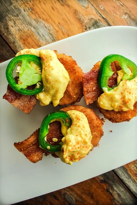 Deep fried egg whites stuffed with a creamy yolk mixture and topped with sliced jalapenos, bacon, and cayenne pepper. #deviledegg #jalapenopopper #easterappetizer #easterside #spicydeviledegg Pub Appetizers, Jalapeno Popper Deviled Eggs, Deep Fried Deviled Eggs, Deep Fried Egg, Jalapeno Deviled Eggs, Jalapeno Bacon, Healthy Deviled Eggs, Fried Deviled Eggs, Yellow Bliss Road