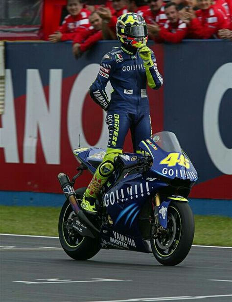 Valentino Rossi 2004 Foto Valentino Rossi, Vale Rossi, Rossi Yamaha, Valentino Rossi Yamaha, Motogp Rossi, Valentino Rossi 46, Grand Prix Racing, 1957 Chevrolet, Valentino Rossi