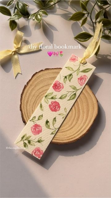 Bookmarks Diy, Handmade Bookmarks Diy, Diy Crafts Bookmarks, Watercolor Flowers Tutorial, Creative Bookmarks, Bookmark Craft, Watercolor Books, Pinterest Diy Crafts, Watercolor Bookmarks