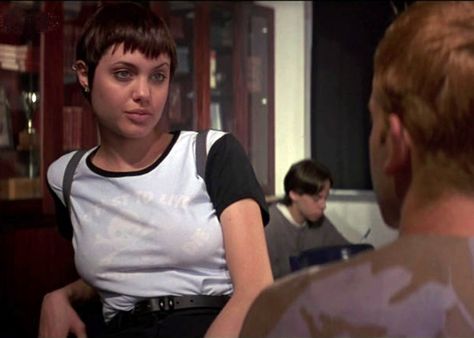 Angelina Jolie as Acid Burn in Hackers 1995 Angelina Jolie Hackers, Hackers Angelina Jolie, 90s Angelina Jolie, Hackers 1995, Hackers Movie, Angelina Jolie 90s, Punk 90s, Angelina Jolie Photos, Shaggy Short Hair