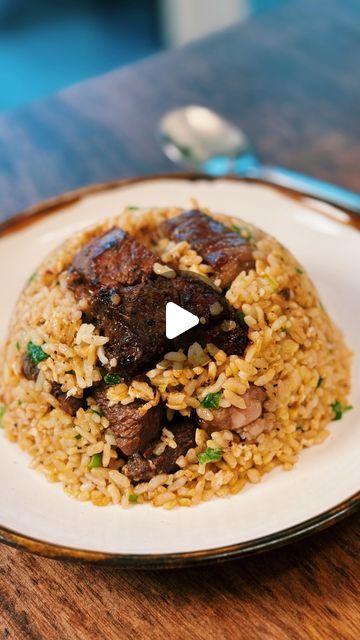 Tiffy Cooks 🥟 Easy Recipes on Instagram: "You NEED to try my Golden Steak Fried Rice that only takes 20 minutes to make at home! Seriously SOOOO good I made it three days in a row Full recipe link in bio :) #steak #steakdinner #friedrice #rice #dinnerideas #dinnerisserved #cookingvideo #homecooking #quickmeals #steaklover" Asia Foods, Steak Fried Rice, Asain Food, Tiffy Cooks, Healthy Healing, Asian Meals, Asian Rice, Recipes Asian, Savory Dinner