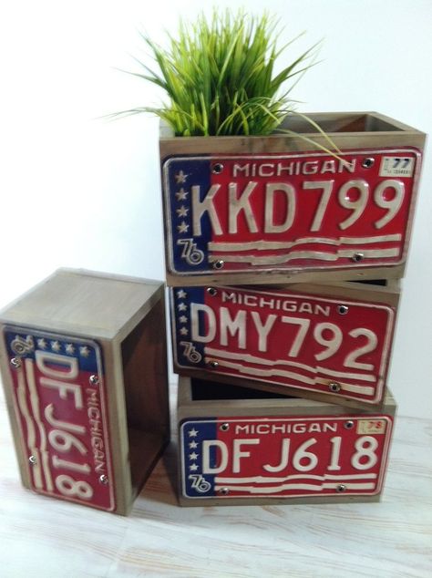 I used vintage Michigan License plates from the 70's to make planter boxes. The wood is made for use outdoors, but could be used for indoor storage. The plates… License Plate Repurposed, License Plates Diy, Vintage Car Bedroom, License Plate Decor, License Plate Crafts, Cool License Plates, Old License Plates, Licence Plates, Boxes Diy