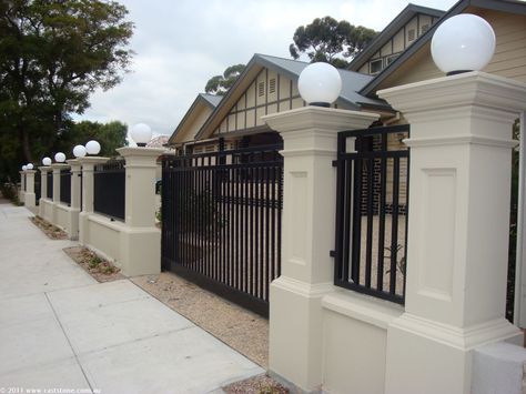 House Fence Design Simple, Concrete Fence Wall, Pagar Modern, Fence And Gate, Fence Wall Design, Compound Wall Design, Gate Wall Design, Fence Gate Design, Modern Fence Design