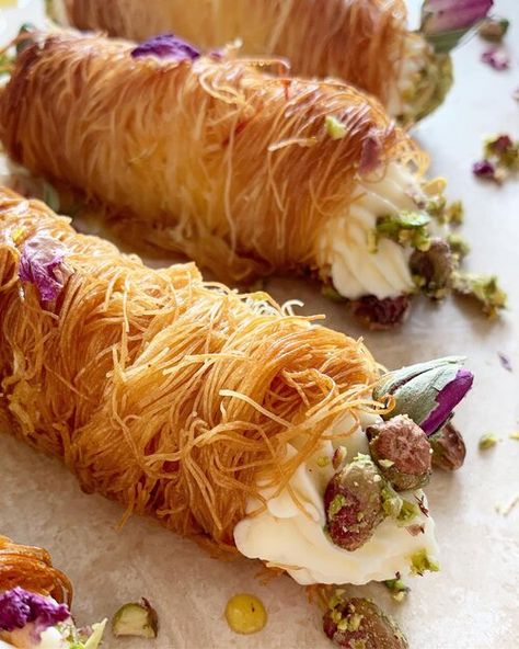 Kadaif Baklava, Knefe Lebanese, Arabian Dessert, Beautiful Pastries, Middle Eastern Recipes Arabic Food, East Dessert, Kataifi Pastry, Lebanese Desserts, Arabic Desserts