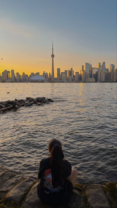 Canada Toronto Toronto Photography Photo Ideas, Toronto Story Instagram, Toronto Islands Canada, Toronto Aesthetic Summer, Toronto Photo Ideas, Toronto Picture Ideas, Toronto Summer Aesthetic, Toronto Instagram Pictures, Iphone Wallpaper Toronto