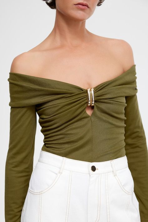 A staple piece for your wardrobe this season, the Perrot Top in Olive is crafted from a luxe ribbed knit fabrication. Featuring full length sleeves, off shoulder design and luxurious gold hardware. - Full length sleeves- Lined- Gold hardware- Off shoulder design Model is 180cm / 5'11″ wearing an AU 8 / US 4 Main: 70% Viscose Rayon, 30% PolyesterLining: 95% Polyester , 5% Elastane Off Shoulder Top Outfit, Unique Sewing Patterns, Luxury Tops, Off Shoulder Design, Sew Your Own Clothes, Trendy Sewing Patterns, Fashion Top Outfits, Rayon Top, Beautiful Dress Designs