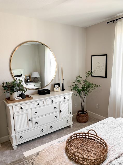 Dresser Decorations Bedroom, Gold Mirror Over Dresser, Dresser No Mirror Ideas, Corner Dresser Decor, Guest Bedroom Mirror, Round Mirror Over Dresser Bedroom, Guest Room Mirror, Bedroom Mirror Above Dresser, Decorate Above Dresser