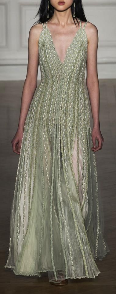 Valentino Spring 2017 Couture Valentino 2017, Mcu Oc, Valentino Haute Couture, Collection Couture, Valentino Couture, Fantasy Clothes, Spring Couture, فستان سهرة, Christian Siriano