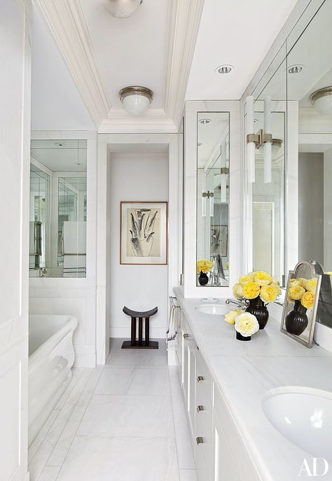 22 Luxury Bathrooms in Celebrity Homes Photos | Architectural Digest Big Apartment, Upper East Side Apartment, Nina Garcia, Bathroom Big, Manhattan Apartment, Bad Inspiration, Stylish Apartment, Apartment Bathroom, New York Apartment