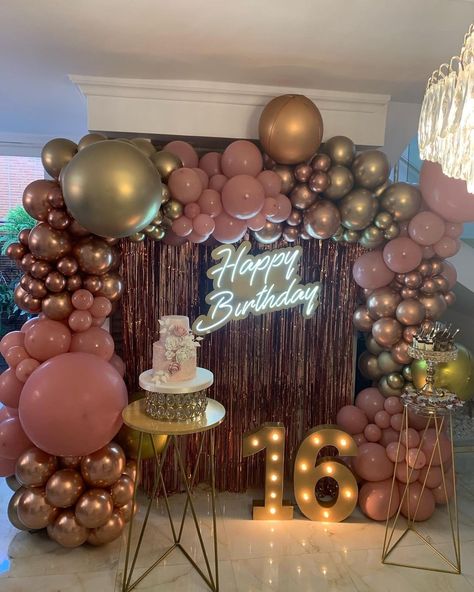 Adele Birthday, Cinderella Quince, 17. Geburtstag, Sweet 16 Party Themes, Baby Shower Roses, Sweet 16 Party Decorations, Sweet Sixteen Birthday Party Ideas, 18th Birthday Decorations, Sweet 16 Themes