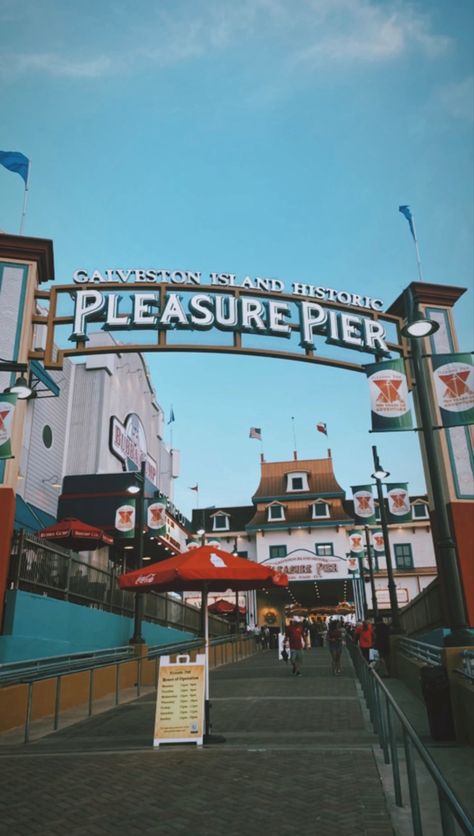 pleasure pier fun ᪥ Pleasure Pier Galveston, Galveston Texas Aesthetic, Pier Aesthetics, Galveston Aesthetic, Galveston Pleasure Pier, Galveston Texas Beach, Atlantic City Hotels, Flick Ideas, Friend Trip