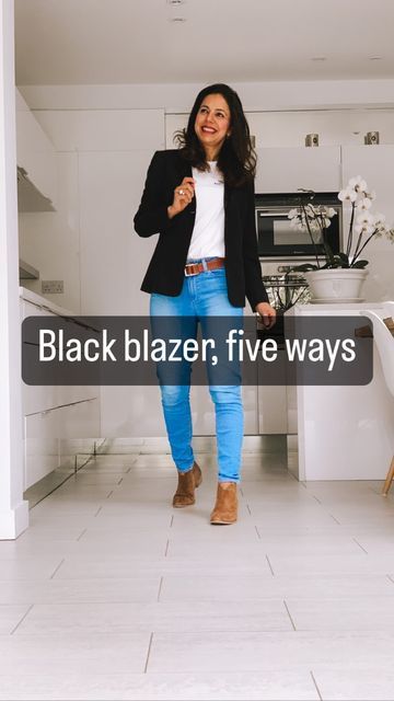 Style Black Blazer Casual, Jeans With Blue Blazer Outfit, How To Dress A Blazer With Jeans, Women’s Outfits With Blazers, Outfits With Jeans And Blazer, Suit Jacket With Jeans Women, Blazers With Tennis Shoes, How To Wear A Black Blazer Casual, Black Blazer And Jeans Outfit Women Work