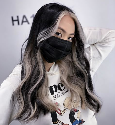 Blonde Money Pieces and Underlayer Money Piece Hair, Blonde Underneath, Hair Color Underneath, Money Piece, Dyed Hair Inspiration, Pretty Hair Color, Hair Stylies, Brown Blonde Hair, Hair Dye Colors