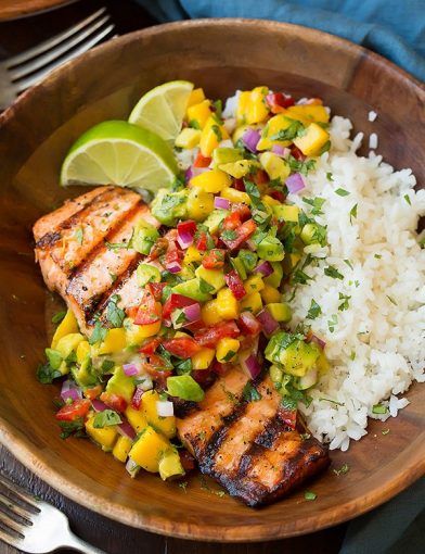 Mango Salsa Salmon, Healthy Summer Dinner Recipes, Sommer Mad, Biscuits Diététiques, Lime Salmon, Rice Recipes For Dinner, Rice Dinner, Diner Recept, Healthy Summer Dinners