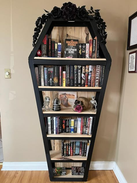 Coffin Shape Bookshelf, Coffin Shelves Diy, Diy Coffin Bookshelf, Diy Goth Furniture, Coffin Desk, Coffin Aesthetics, Coffin Bookshelf Diy Plans, Coffin Closet, Coffin Shelf Diy Plans