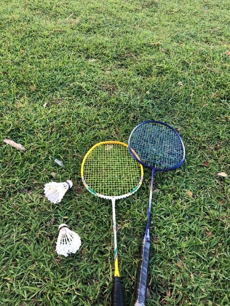 Badminton Racket Aesthetic, Badminton Aesthetic, Badminton Kit, Badminton Pictures, Knight Aesthetic, Play Badminton, Playing Badminton, Sports Badminton, Badminton Games