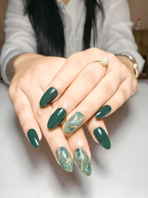 Nail Hijau, Nail Art Hijau, Army Nail Art, Nailart Green, Army Nails, Fancy Nail Art, Dark Green Nails, Nct Taeil, Green Nail Art