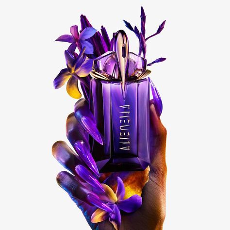 Alien Eau de Parfum, refillable bottle - Mugler Alien Perfume, Mugler Alien, Thierry Mugler Alien, Radiant Halo, Her Campus, Product Shoot, Thierry Mugler, Refillable Bottles, Beauty Room