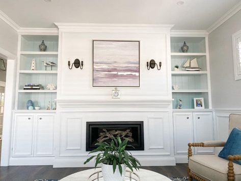 Hamptons Fireplace, Wall Wainscoting, Tv Cabinet Wall Design, Hamptons Interior Design, Hamptons Style Interior, Wainscoting Kits, Hamptons Interior, Installing Wainscoting, Queenslander House