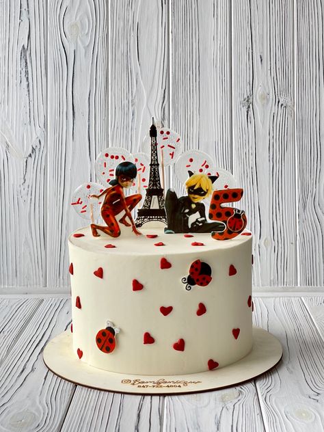 Ladybug And Cat Noir Cake Ideas, Miraculous Ladybug Cake Ideas, Ladybug Torte, Ladybug And Cat Noir Cake, Miraculous Ladybug Birthday Cake, Miraculous Cake, Miraculous Ladybug Cake, Ladybug Birthday Cake, Ladybug Cakes