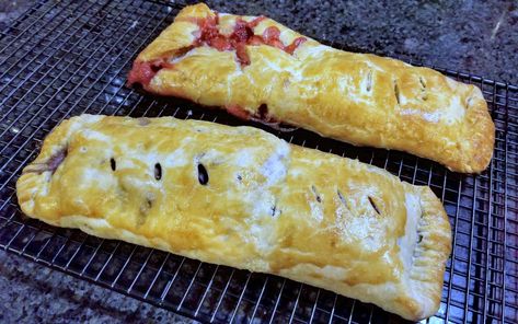 A quintessentially British pasty, the Bedfordshire Clanger has both savory and sweet components Bedfordshire Clanger, British Baking Show Recipes, British Bake Off Recipes, Bake Off Recipes, Savory Pastry, British Baking, Great British Bake Off, Flaky Pastry, Pizza Stone